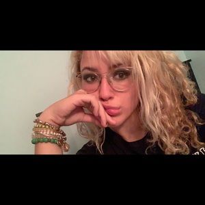 Meet your Posher, Alixa